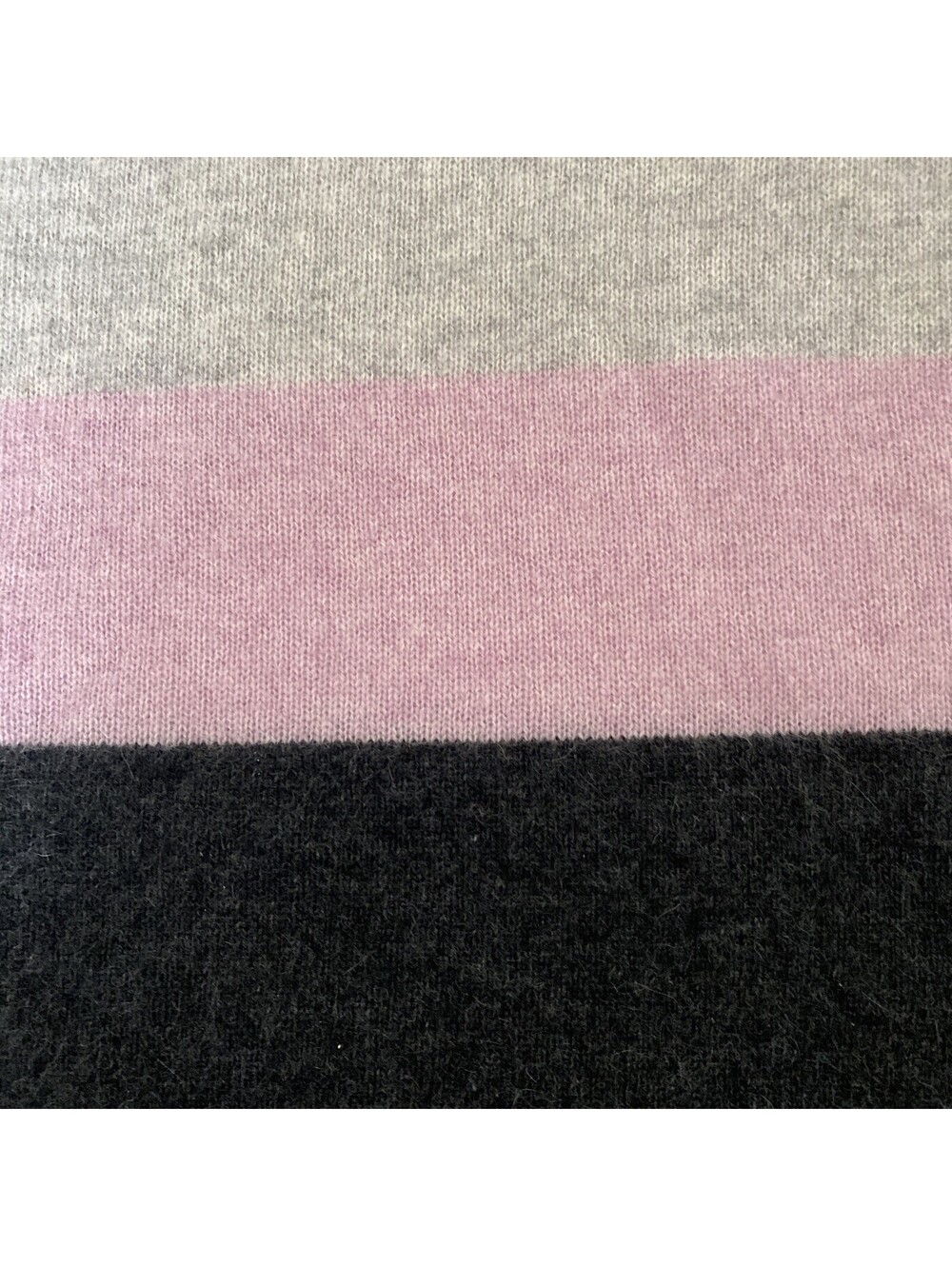 C By Bloomingdale’s Women’s Cashmere Sweater XS - Picture 3 of 6